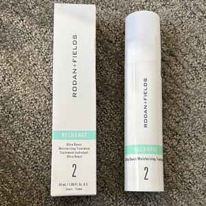 Rodan + Fields Recharge Moisturizing Treatment - White and Mint